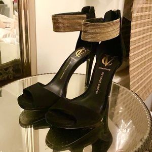 Vince Camuto Sanya Ankle Strap Heels - Black/Gold